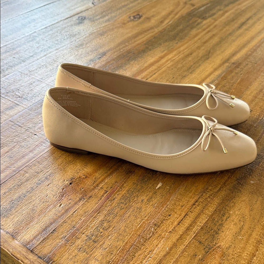 H&M Women's Light Cream Ballet Flats with Bow Accent size 40 or 9 - Picture 8 of 8
